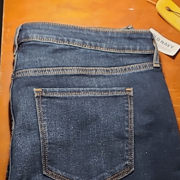 Old Navy Rockstar Super Skinny Jeans - Picture 3 of 6